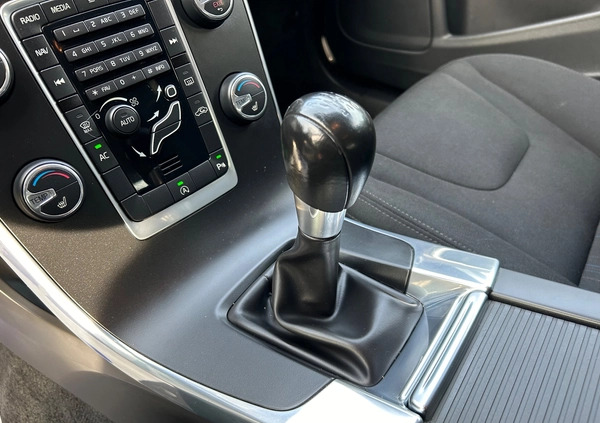 Volvo V60 cena 37900 przebieg: 237000, rok produkcji 2013 z Mrągowo małe 596